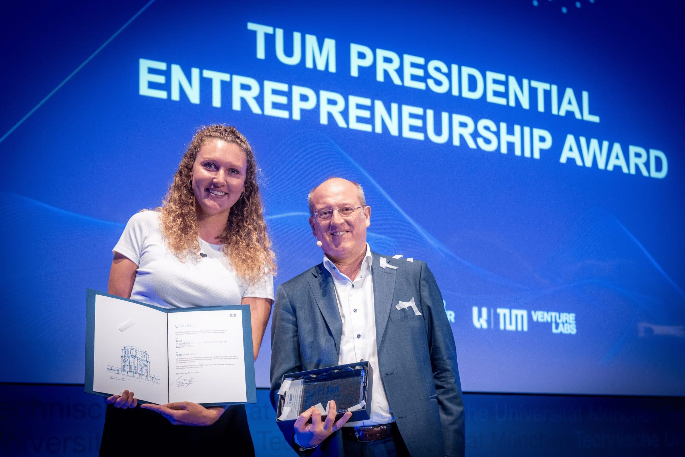 Summ AI gewinnt TUM-Preis