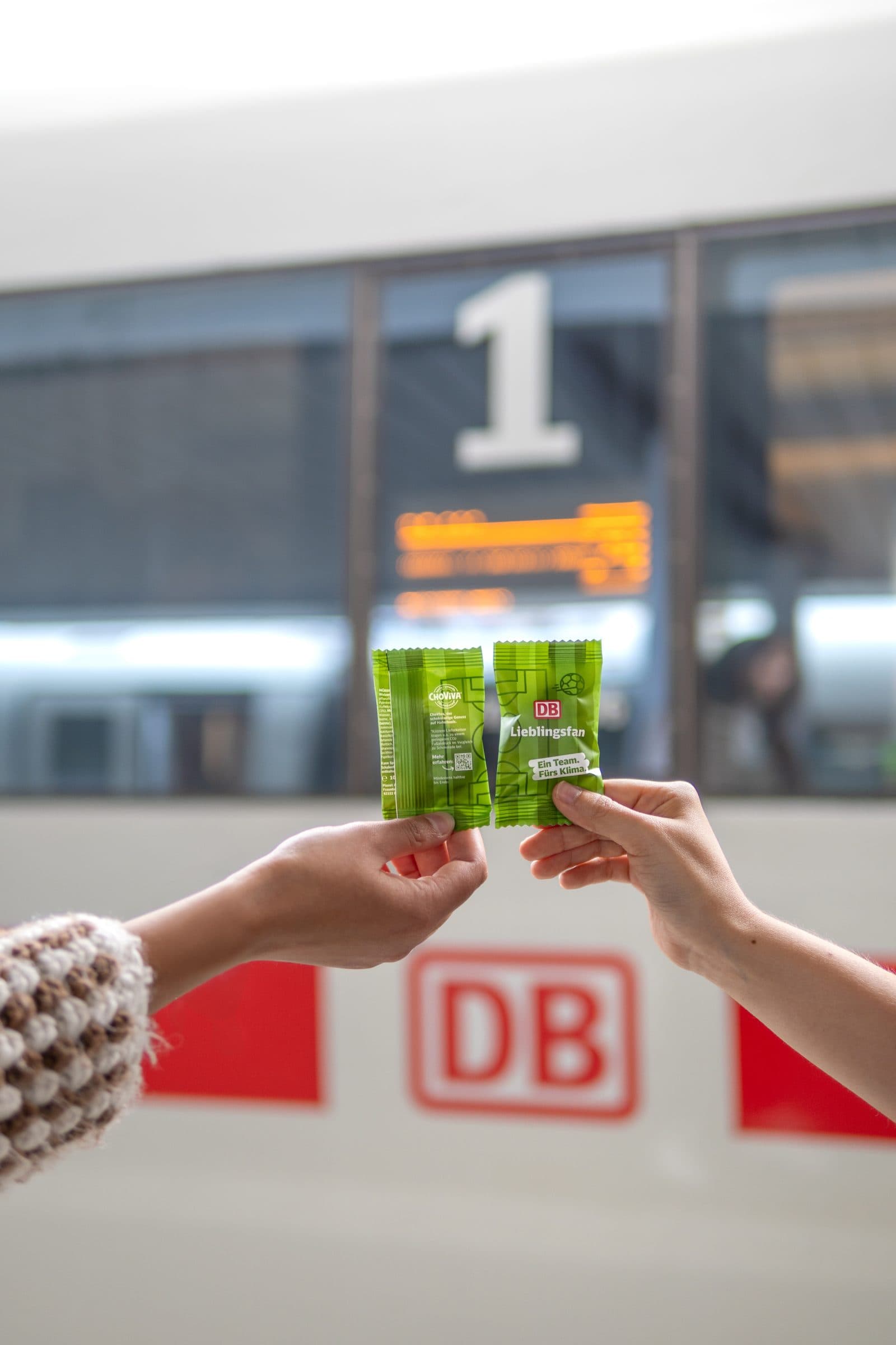 Planet A Foods: Deutsche Bahn verteilt Schokoladenalternative Choviva